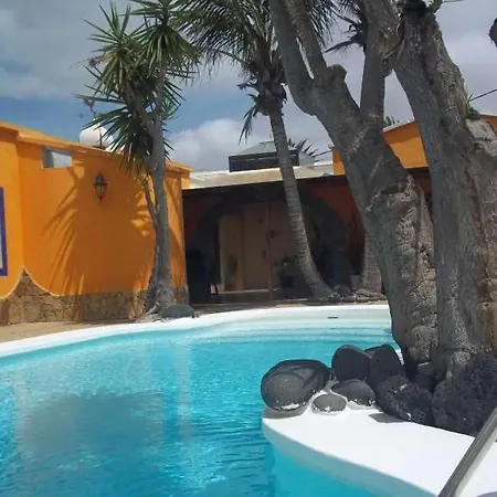 Daire Sleeps 6 Pool Wifi *