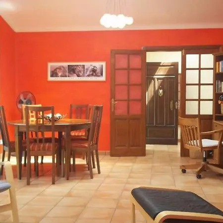 Sleeps 6 Pool Wifi Daire *