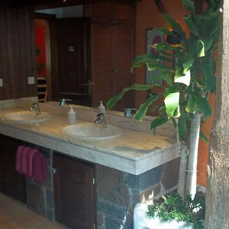Sleeps 6 Pool Wifi Tahiche