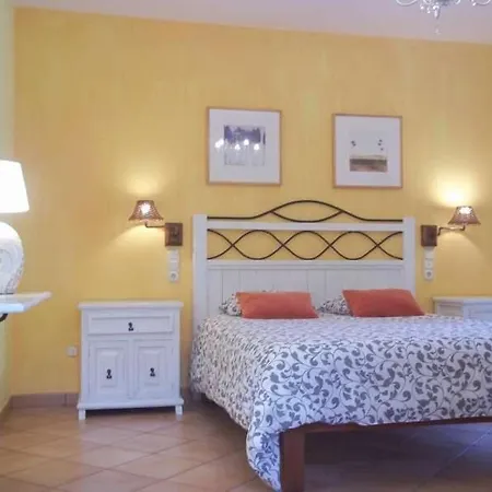 Daire Sleeps 6 Pool Wifi Tahiche